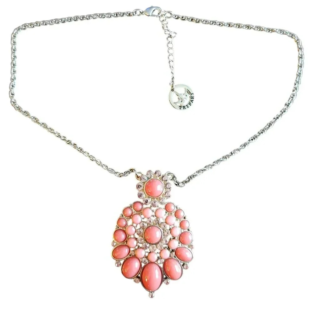 Vintage Crown Trifari salmon cabochon choker necklace